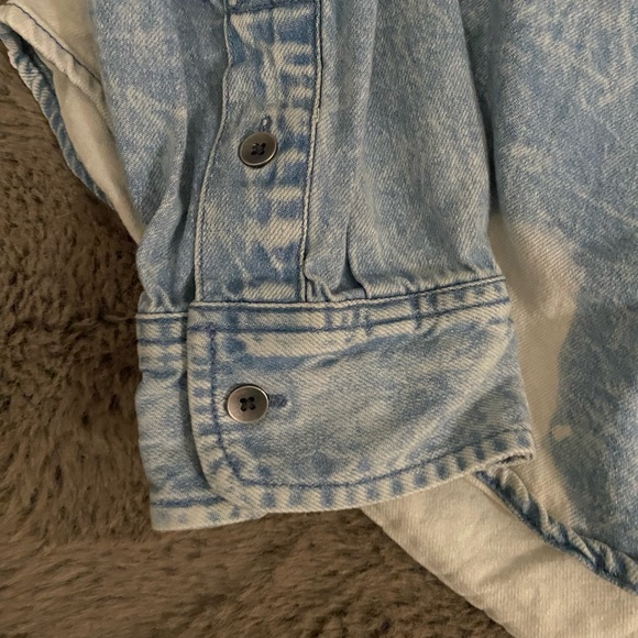 American Eagle Bleached Denim Cropped Hooded Jean Jacket - Picture 8 of 9